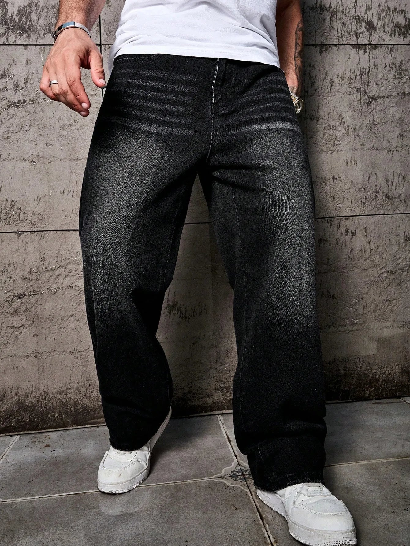 Men’s Vintage Black Washed Distressed Wide-Leg Jeans