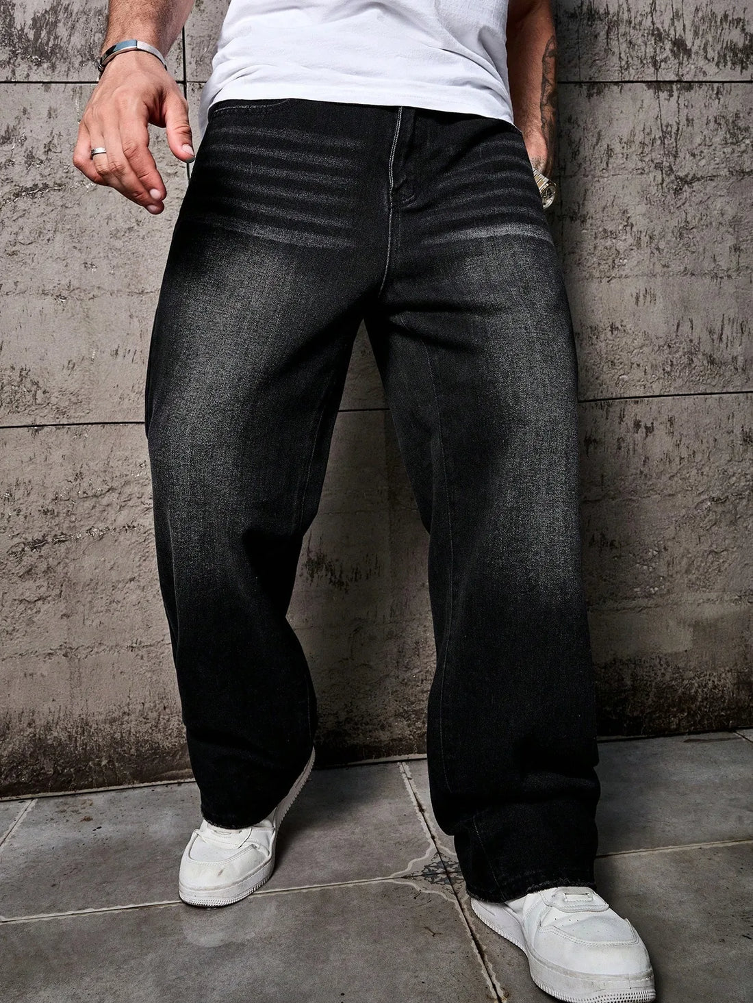 Men’s Vintage Black Washed Distressed Wide-Leg Jeans