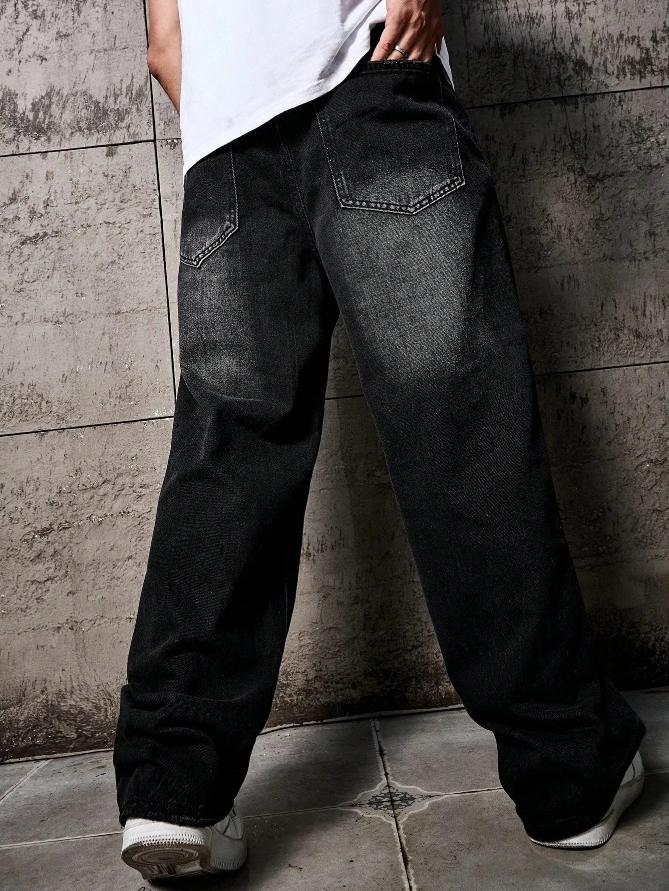Men’s Vintage Black Washed Distressed Wide-Leg Jeans