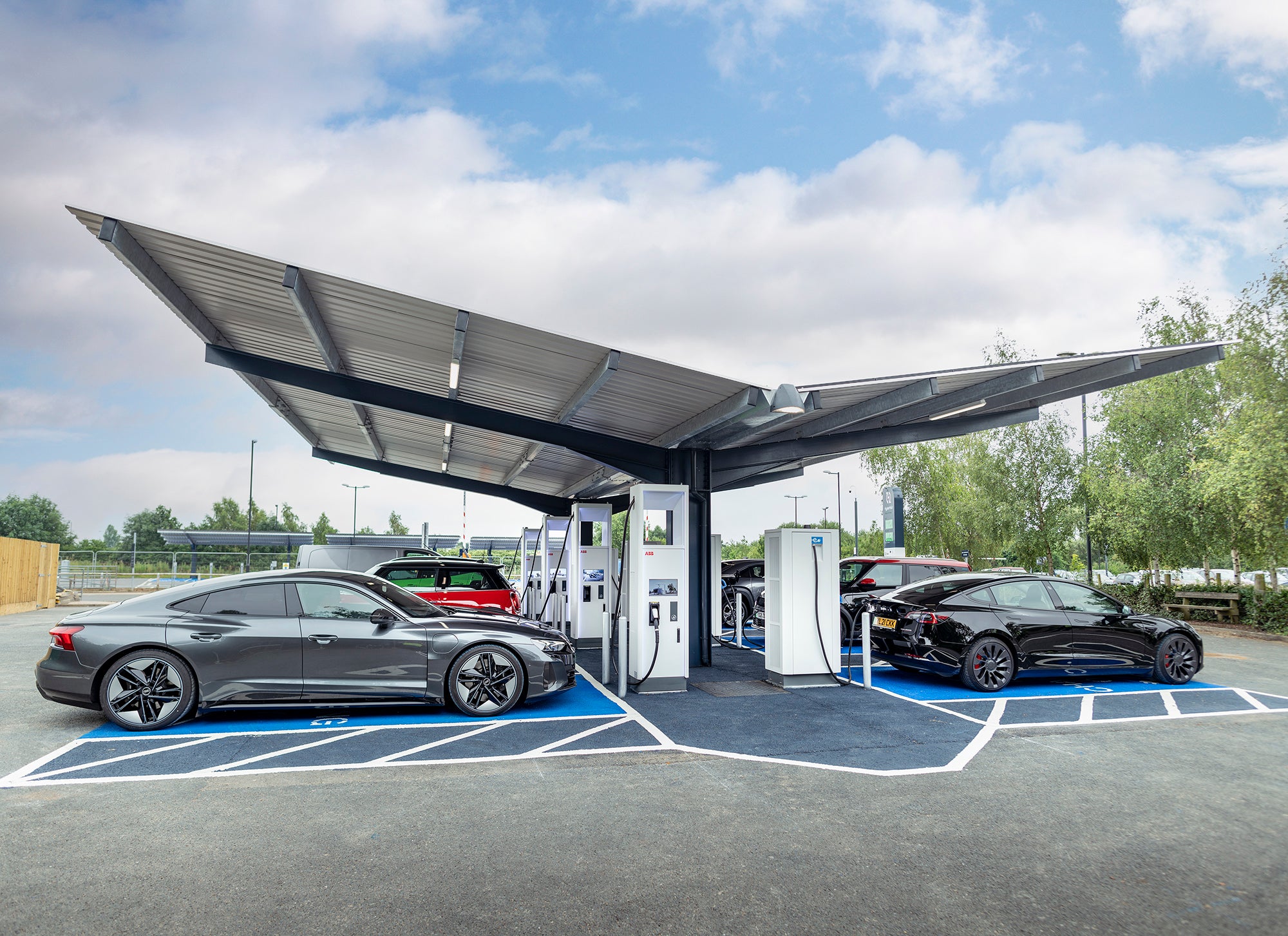 New Commercial Electric Vehicle Charging Pile Charger EV Solar DC Charging Station
