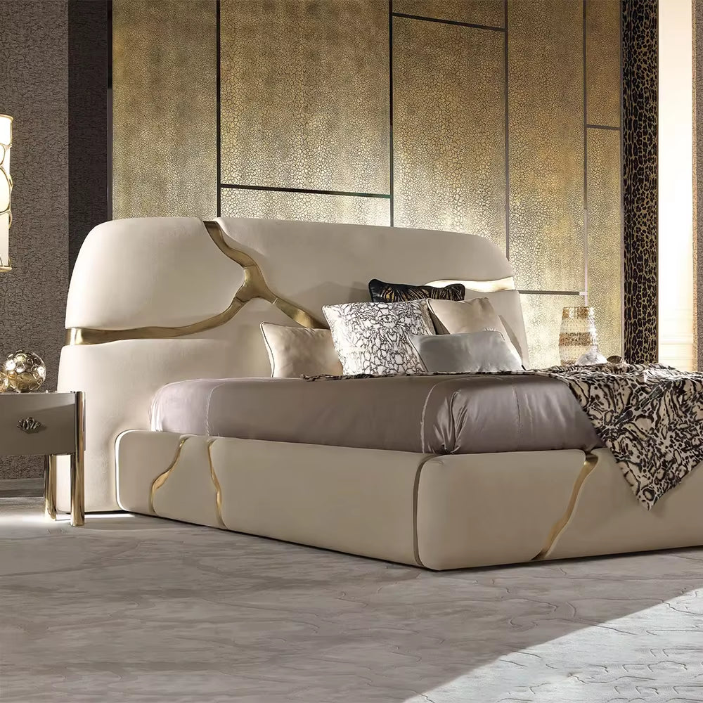 New High End Italian Leather Upholstered Luxury Bed 