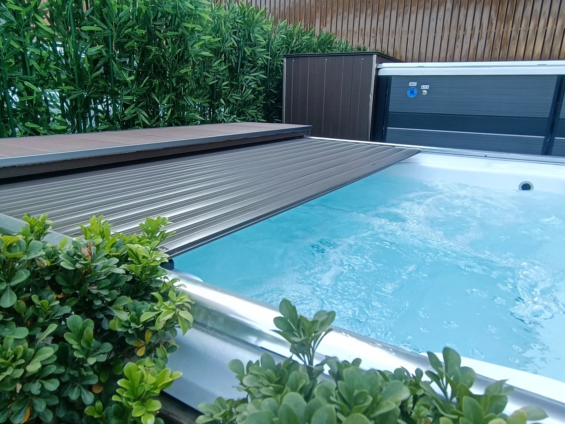 Modern Endless Swimming Spa - Constant Temperature Multipurpose Pool with Slide Cover