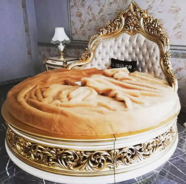 Premium Wedding round Bed Castle Wood Bedroom Furniture