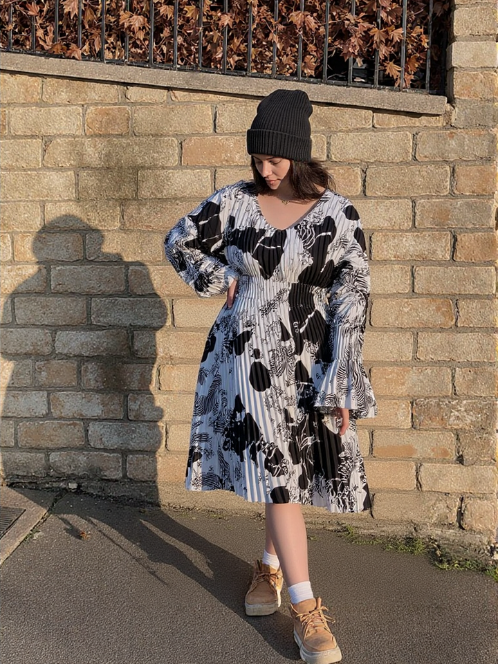 Vintage Pleated Dress Women Flare Long Sleeve V Neck Dresses Female Fashion Clothes 2022 Spring Summer New