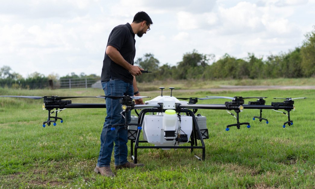 New High Capacity Agricultural Drone Sprayer UAV with Fast Spray Pump