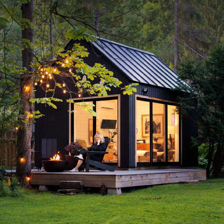 Neues Holzhaus - Fertighaus-Hütte aus Naturholz, modulares Gartenbüro