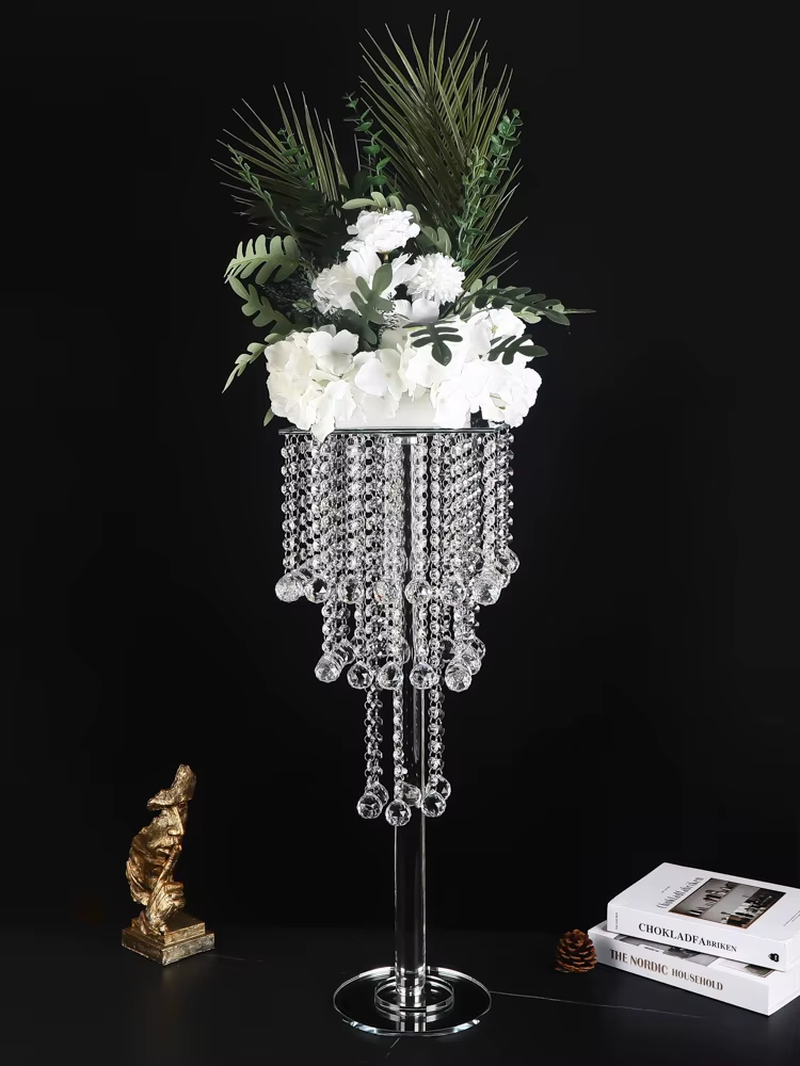 Exquisite Crystal Candlestick Centrepiece for Luxury Banquets