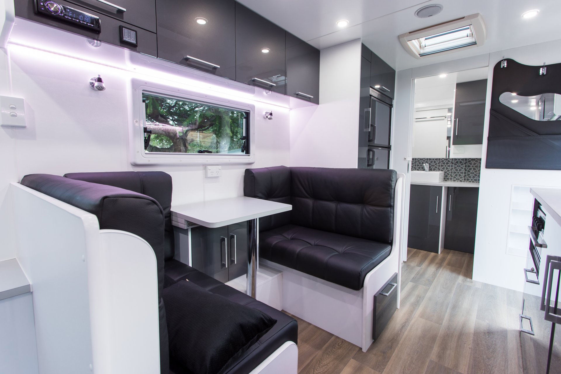 Premium Off-Road Caravan Modern Standard On-Road Touring House Mobile Camper
