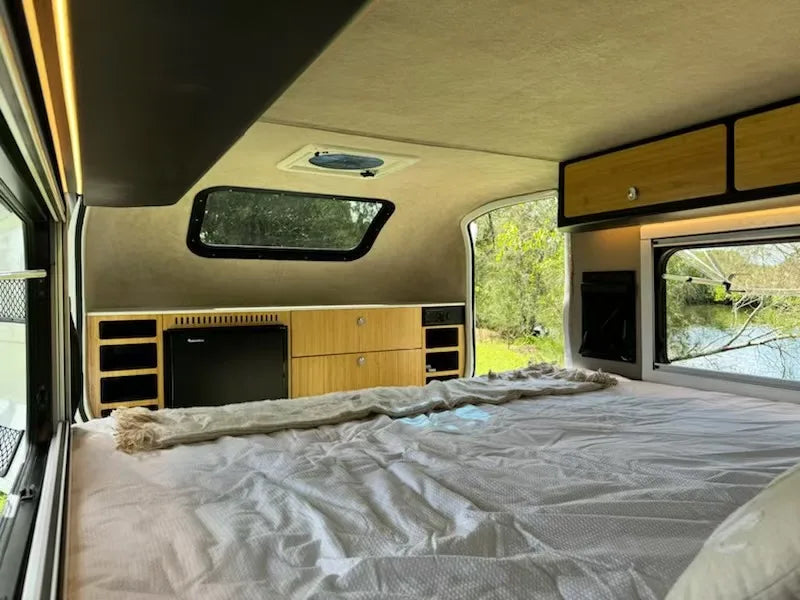 Premium Camper Trailer Caravan 1-3 Person Travel Trailer with Lavatory