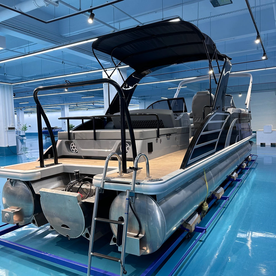 New 27Ft Sports Fiberglass Pontoon Boat Spacious Design and Powerful Engine