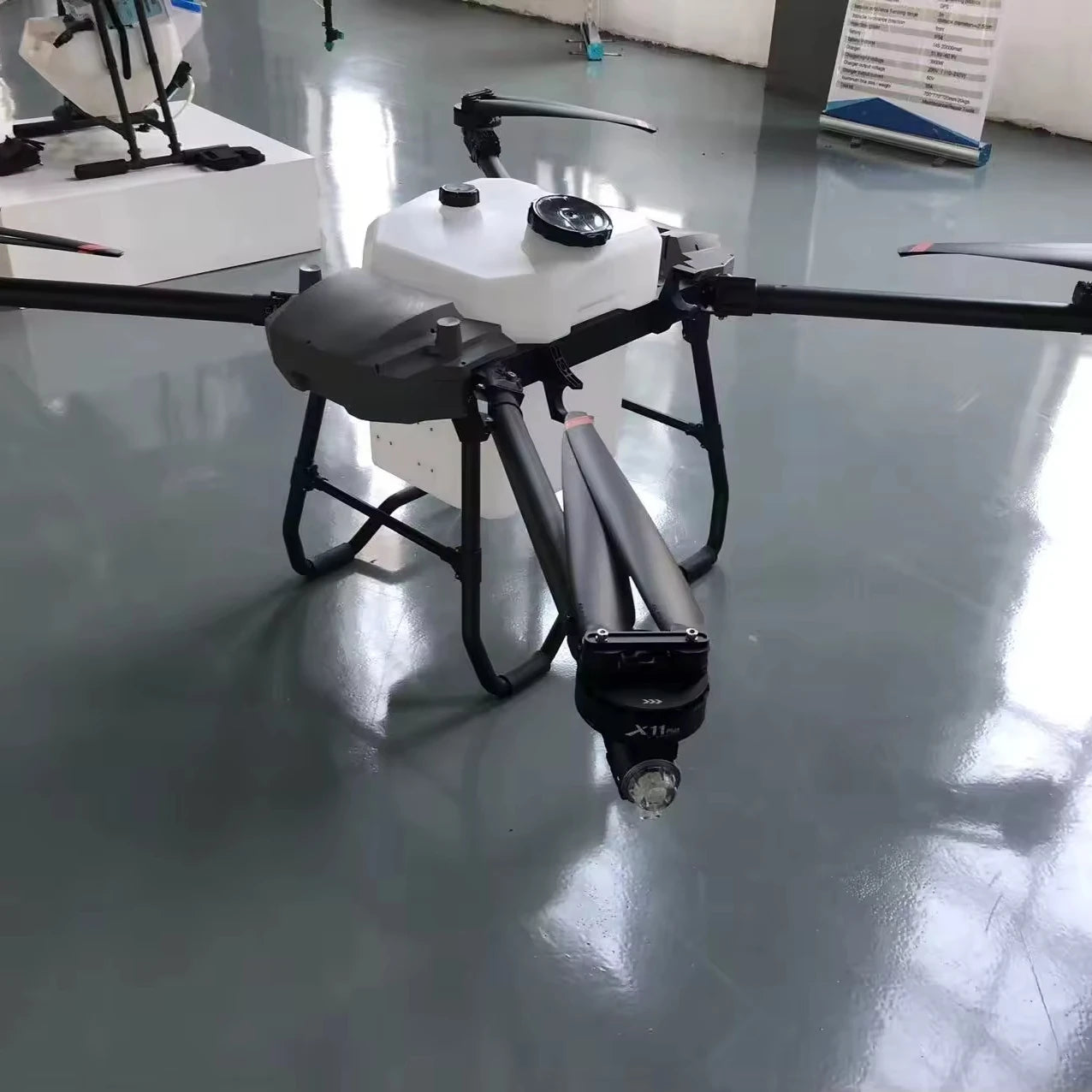 Agriculture Drone GPS Flying Automatically Agricultural Sprayer Drone with Camera Radar