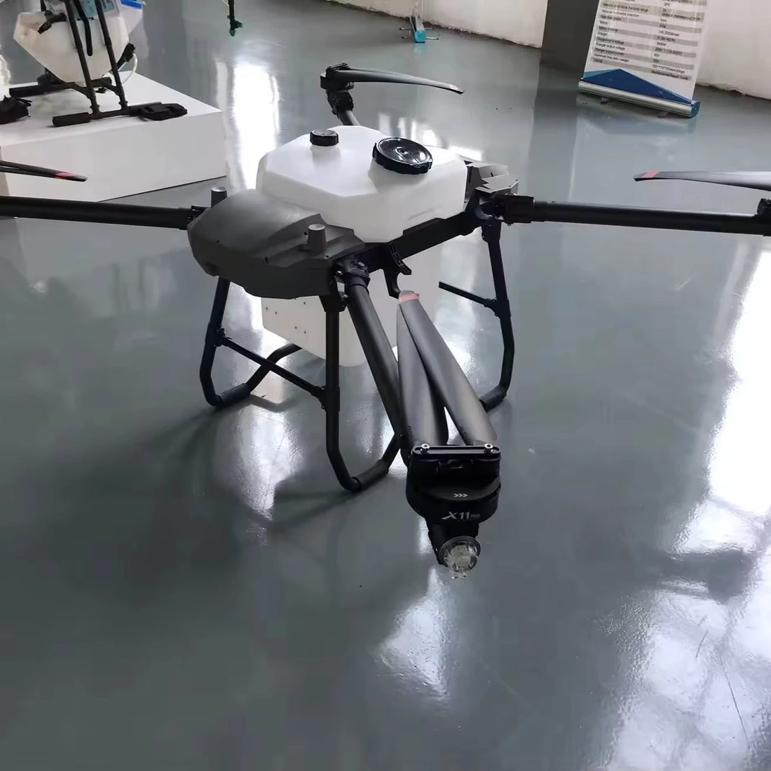 Agriculture Drone GPS Flying Automatically Agricultural Sprayer Drone with Camera Radar