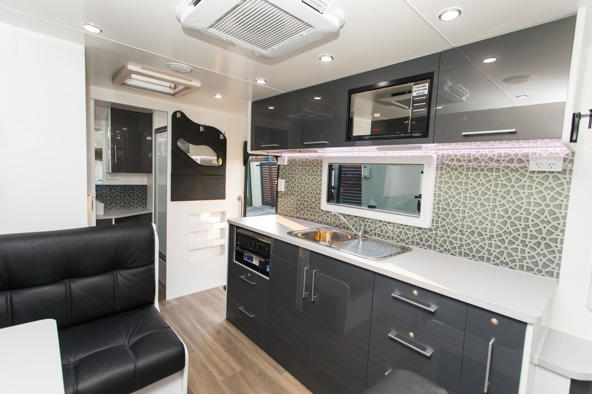 Premium Off-Road Caravan Modern Standard On-Road Touring House Mobile Camper