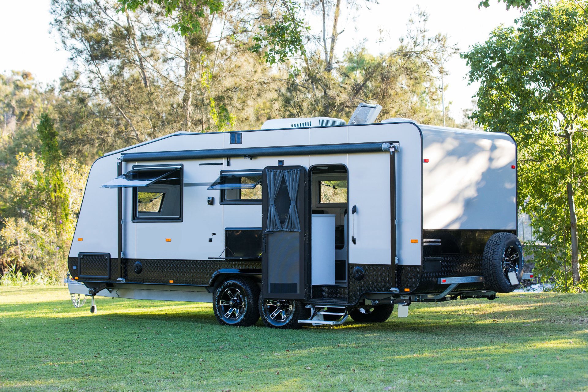 Premium Off-Road Caravan Modern Standard On-Road Touring House Mobile Camper