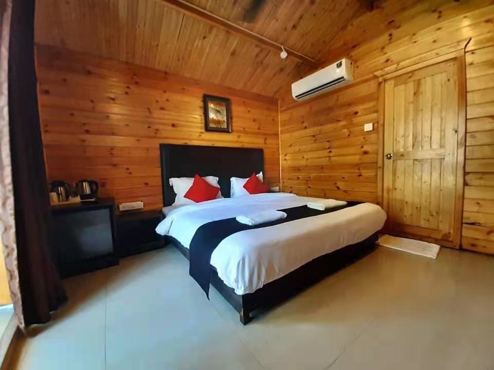 Prefab Wooden Cabin - Luxury Home Resort Log Chalet with Bedroom & Bathroom