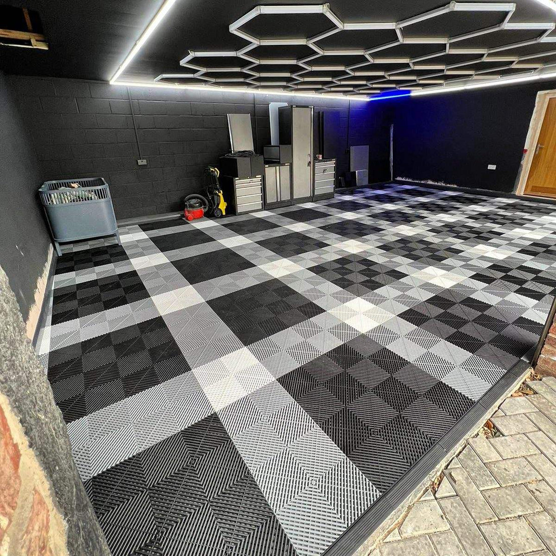 Modern Car Garage: Prefabricated Steel Carport, Multi-Vehicle Parking Shed