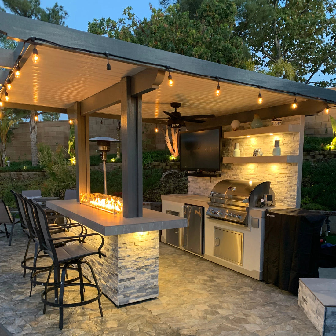 Modern High-End Modern Outdoor Kitchen for BBQ 