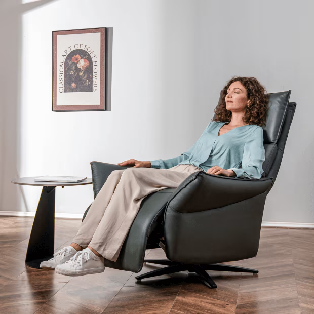 Luxury White High Back Reclining Lounge Arm Chair