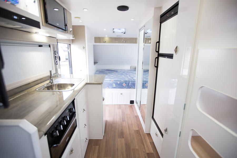 Luxury Family Off-Road Caravan Travel Trailer with Bunk Beds – Premium Adventure RV