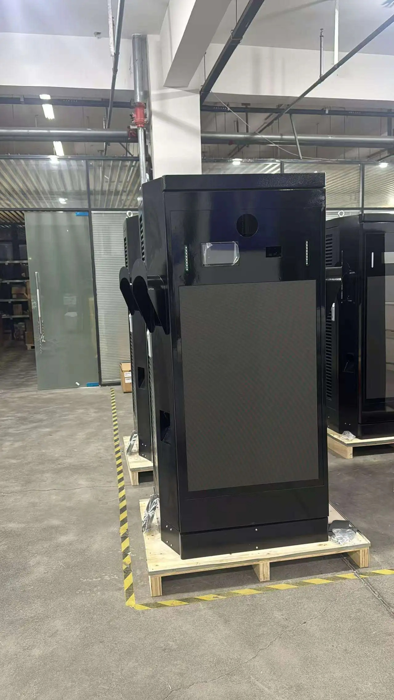 Commercial DC Fast Charging Station (120kW–400kW) with 55-Inch LCD Advertising Display