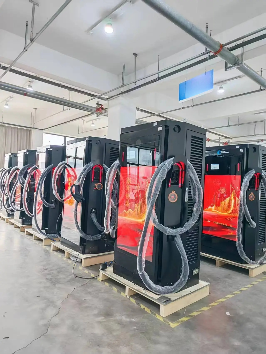 Commercial DC Fast Charging Station (120kW–400kW) with 55-Inch LCD Advertising Display