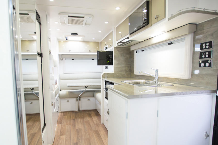 Luxury Family Off-Road Caravan Travel Trailer with Bunk Beds – Premium Adventure RV