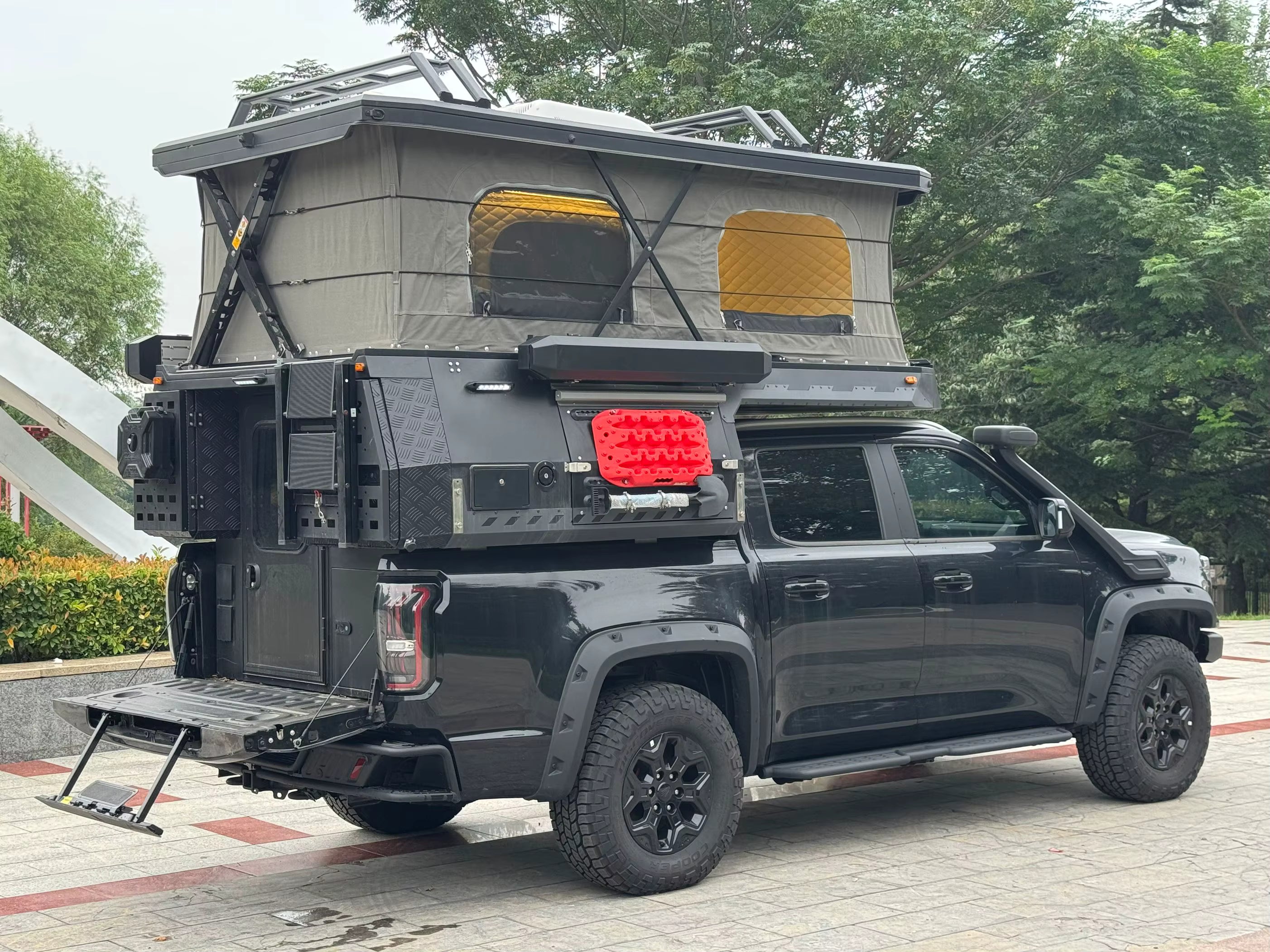 Vintage Off-Road Caravan, RV Australian-Style Pickup Truck Camper