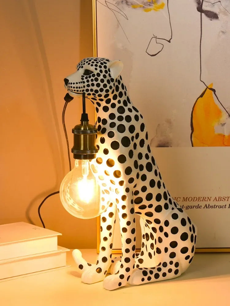 Modern Creativity Cheetah Sculpture – Luxury Animal Figurine Home Decor