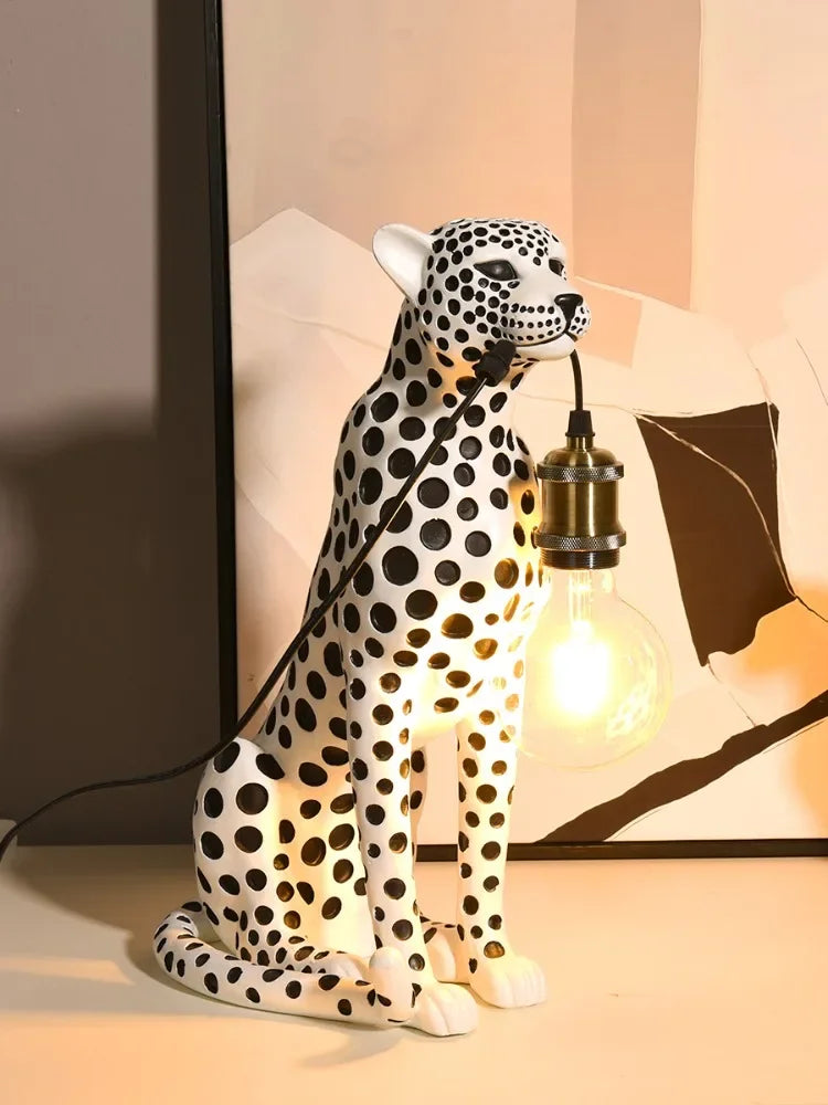 Modern Creativity Cheetah Sculpture – Luxury Animal Figurine Home Decor