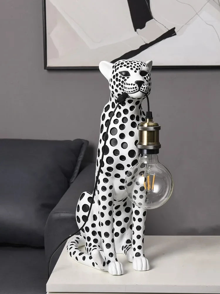 Modern Creativity Cheetah Sculpture – Luxury Animal Figurine Home Decor
