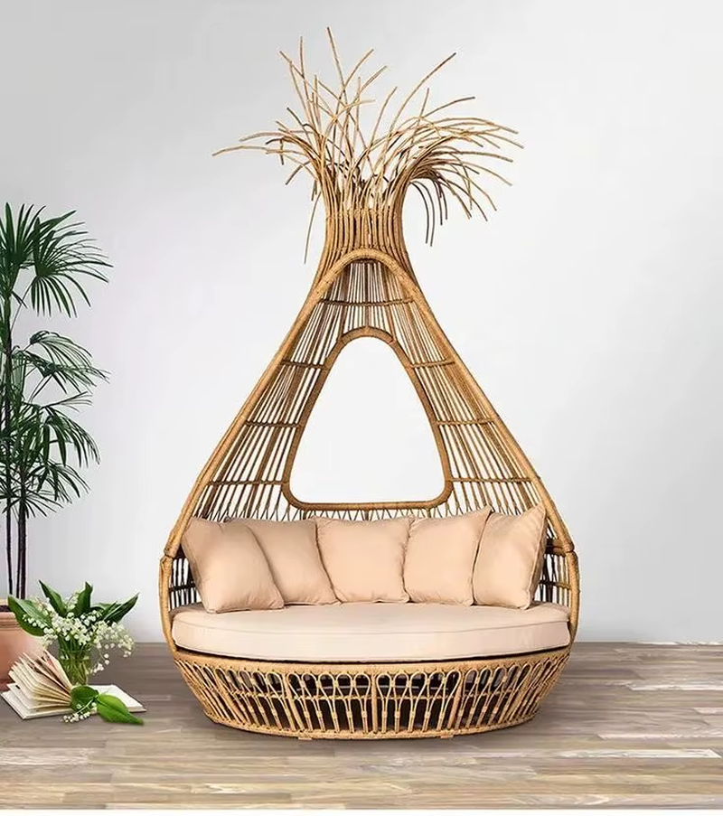 Luxury Waterproof Rattan Outdoor Daybed with Cushions for Hotels and Villas