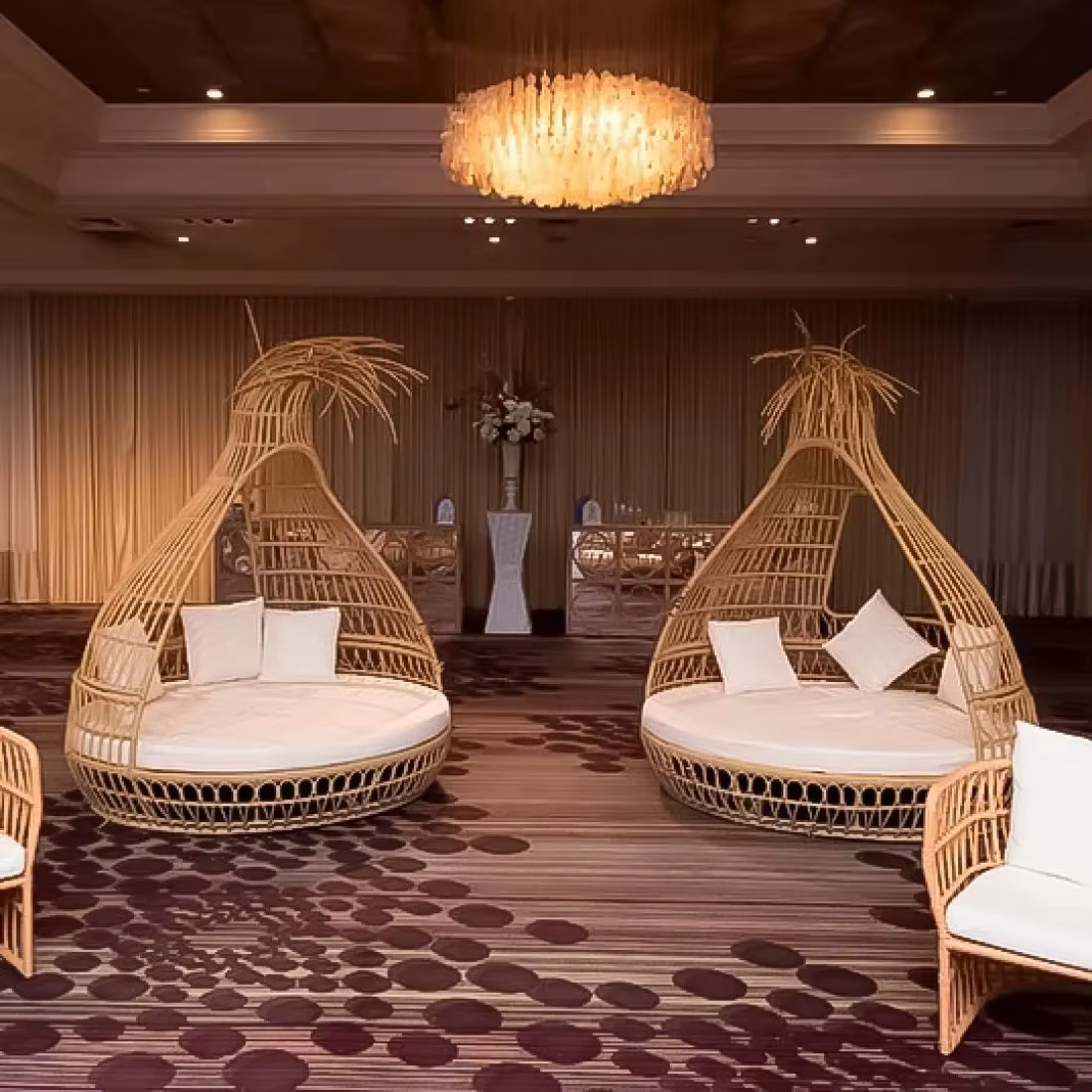 Luxury Waterproof Rattan Outdoor Daybed with Cushions for Hotels and Villas