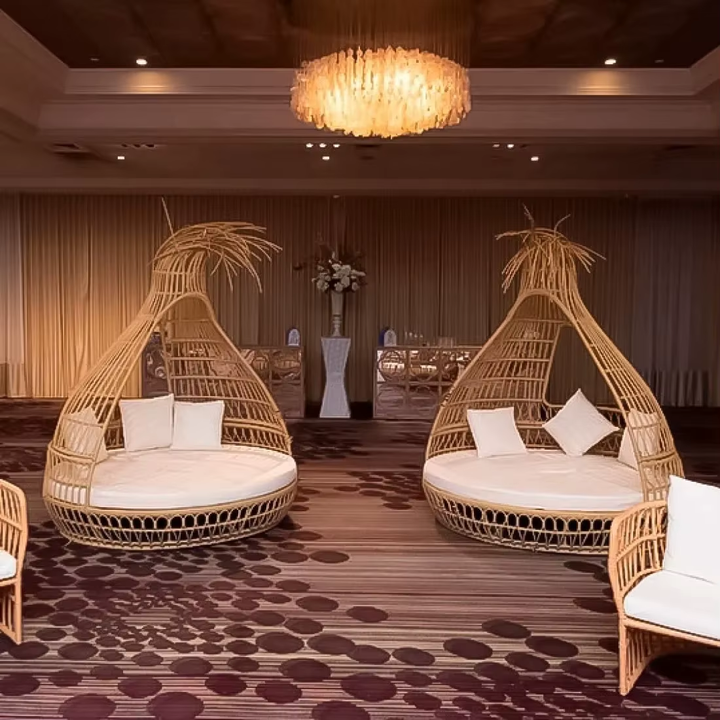 Luxury Waterproof Rattan Outdoor Daybed with Cushions for Hotels and Villas