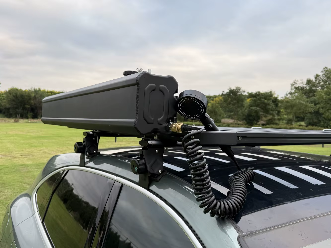 Device mounted on a car roof with a natural background