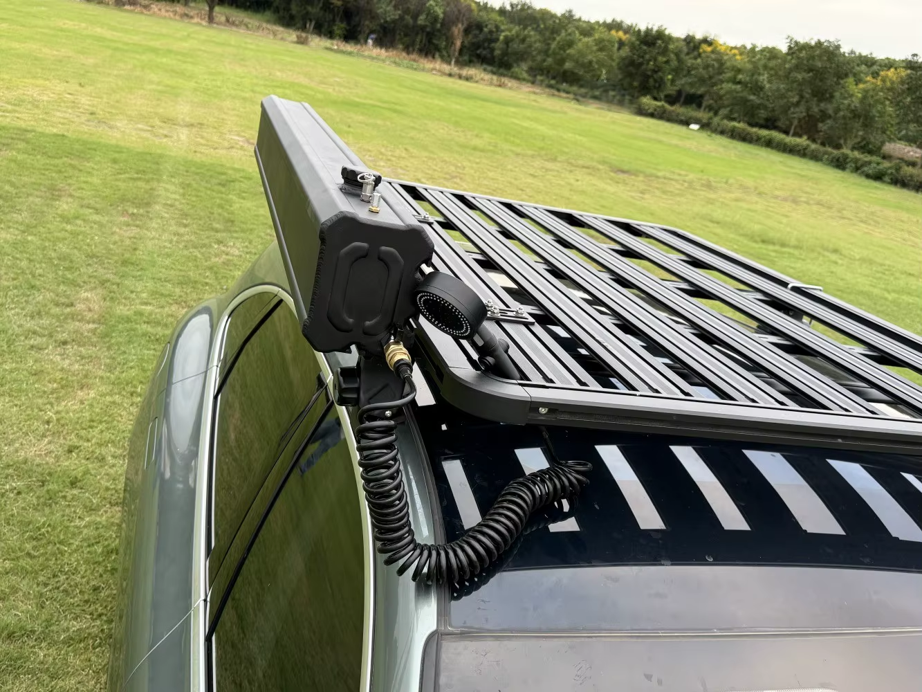 Modern Travel Camping Portable  26L - Aluminum Waterproof Pressurized Off-Road Car Shower Water Tank