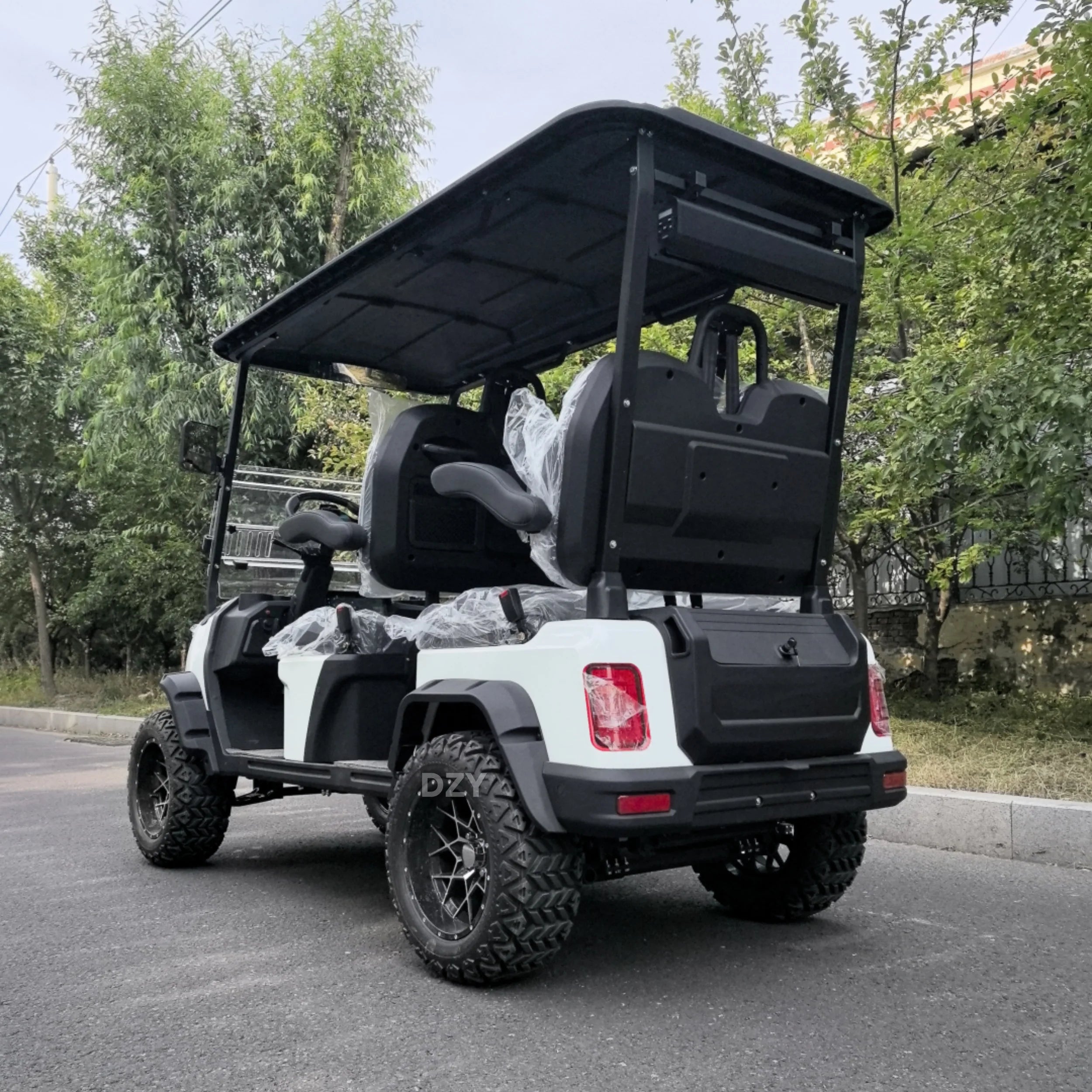 Customized Electric Golf Cart 2+2 4-Seater Lithium Battery Practical Golf Off-Road Vehicle Electric Golf Cart
