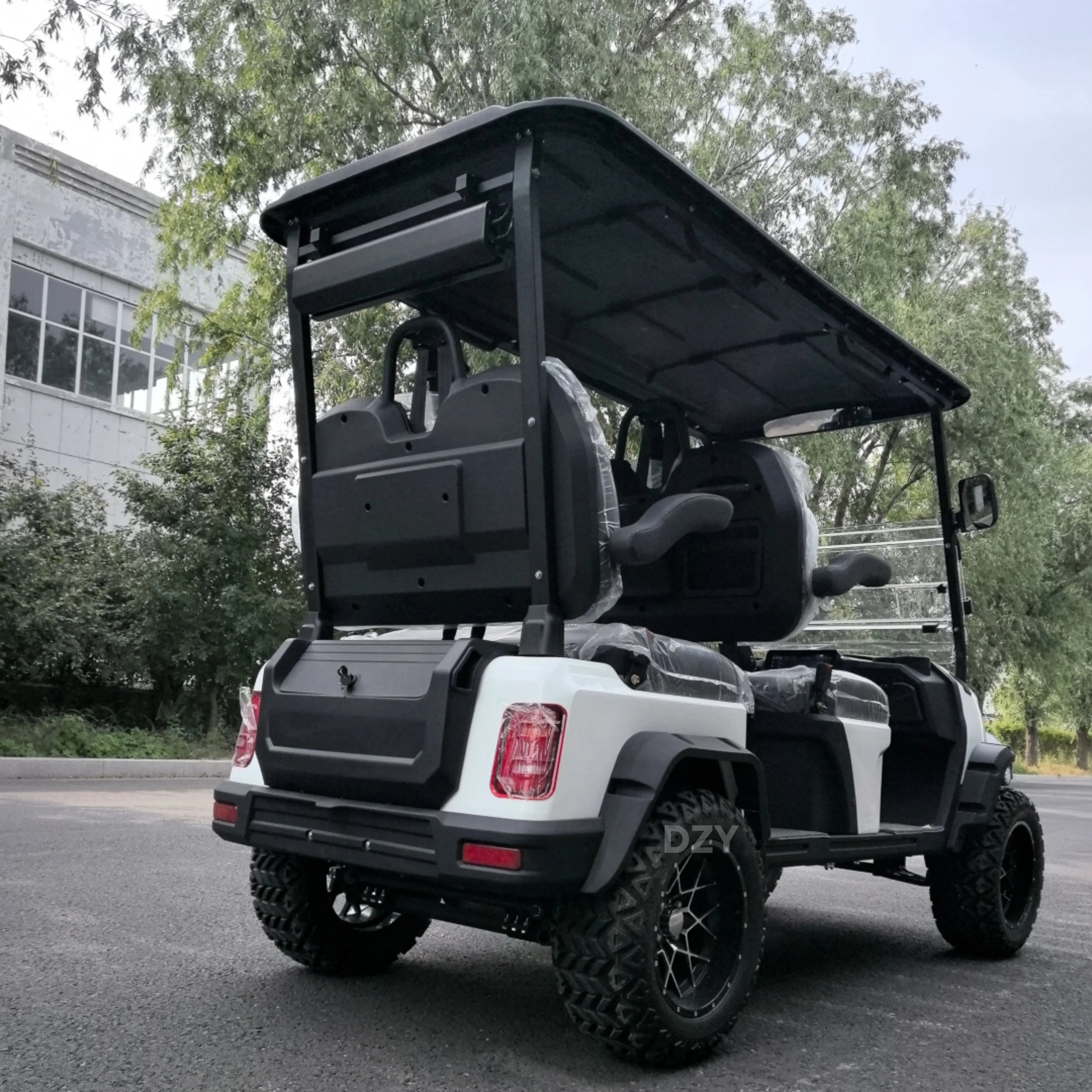 Customized Electric Golf Cart 2+2 4-Seater Lithium Battery Practical Golf Off-Road Vehicle Electric Golf Cart