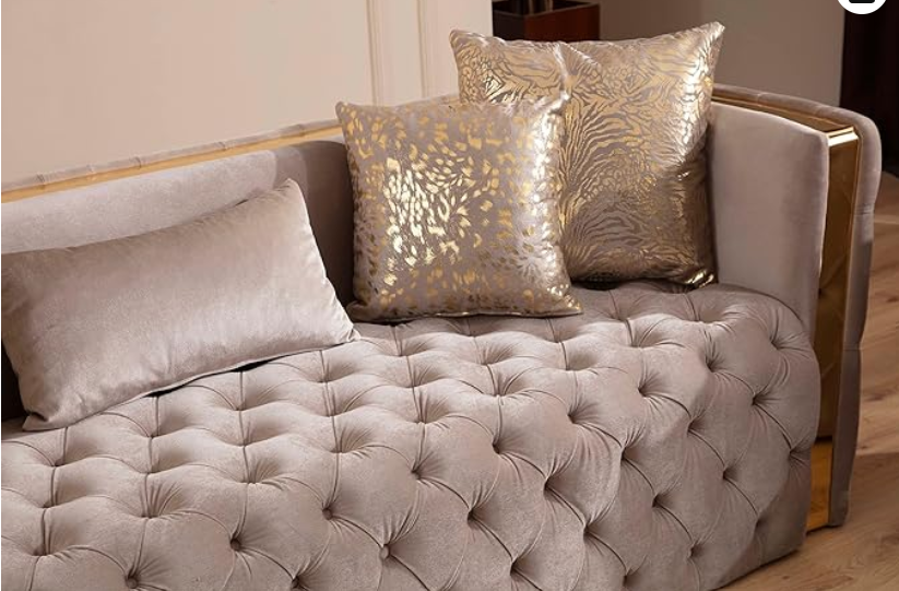 luxury Couch Velvet Chesterfield Loveseat - 2 Seater sofa and 4 Throw Pillows