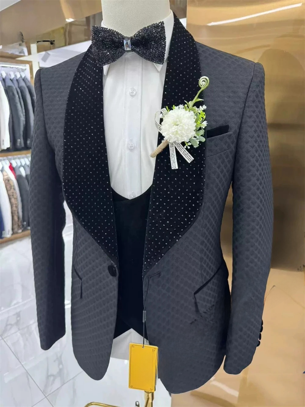 Men’s Three-Piece Shiny Tuxedo Suit – Velvet Collar Jacket, Vest & Slim-Fit Pants
