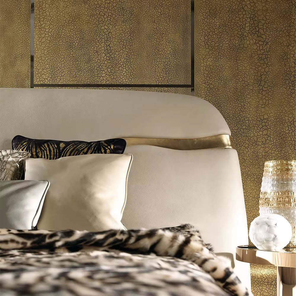 New High End Italian Leather Upholstered Luxury Bed 
