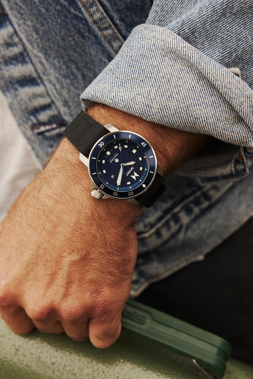 Mens Modern Sports Watch Water-Resistant