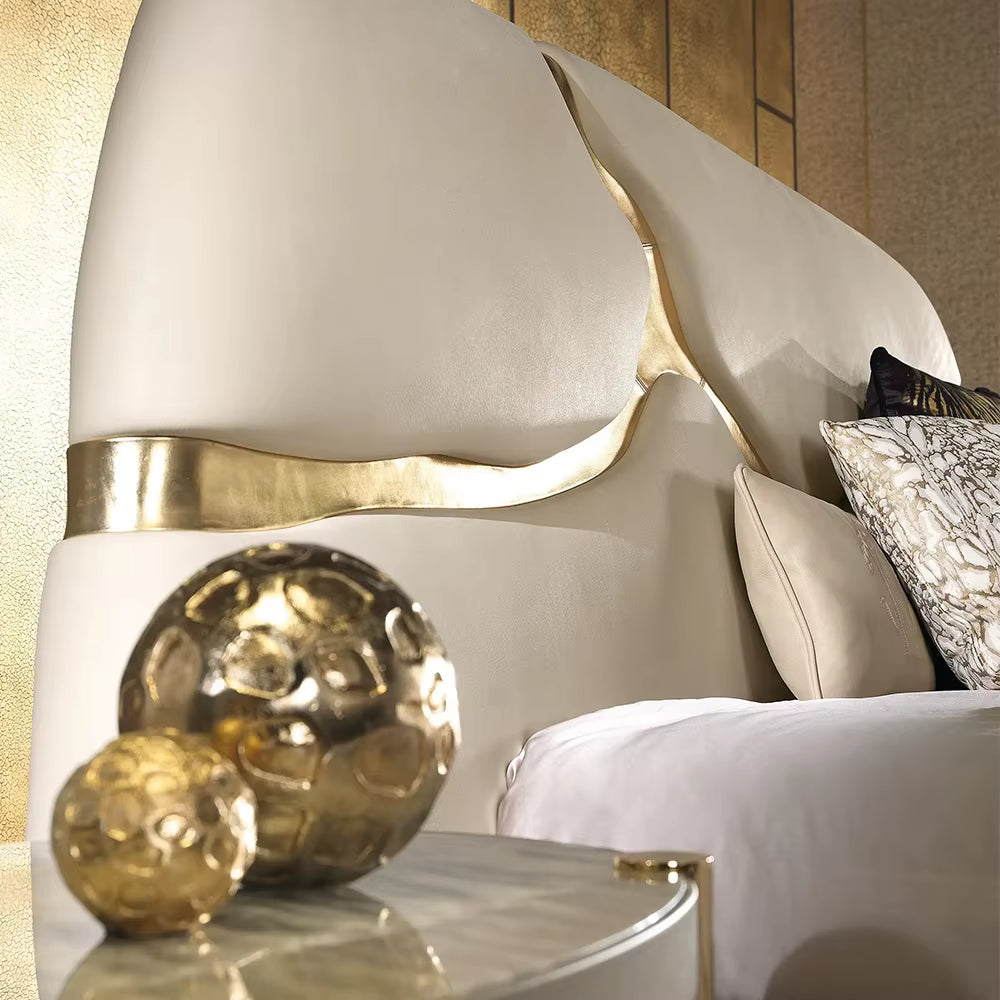 New High End Italian Leather Upholstered Luxury Bed 