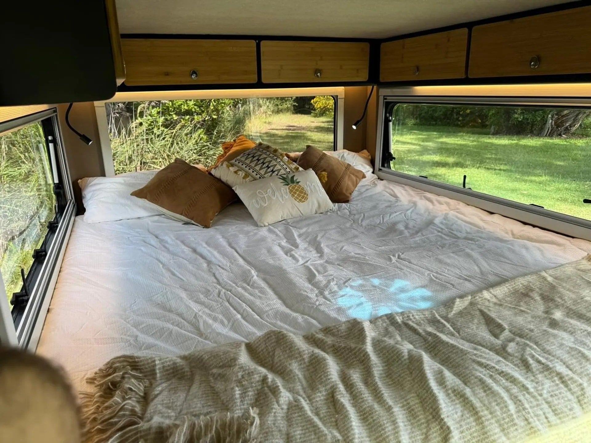 Premium Camper Trailer Caravan 1-3 Person Travel Trailer with Lavatory