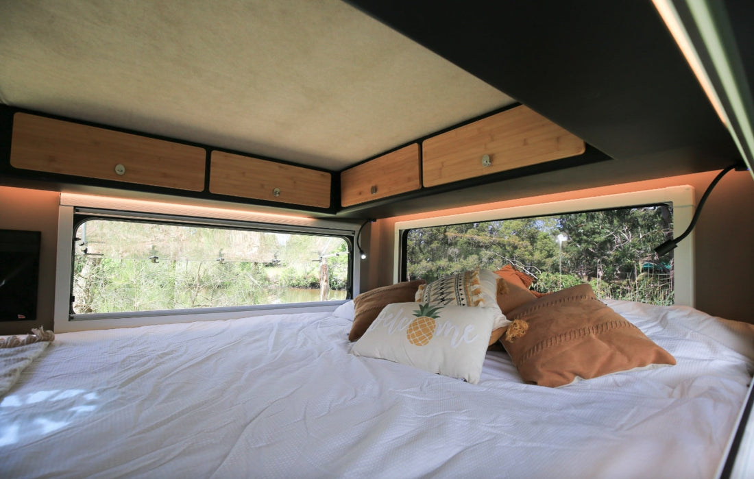 Premium Camper Trailer Caravan 1-3 Person Travel Trailer with Lavatory