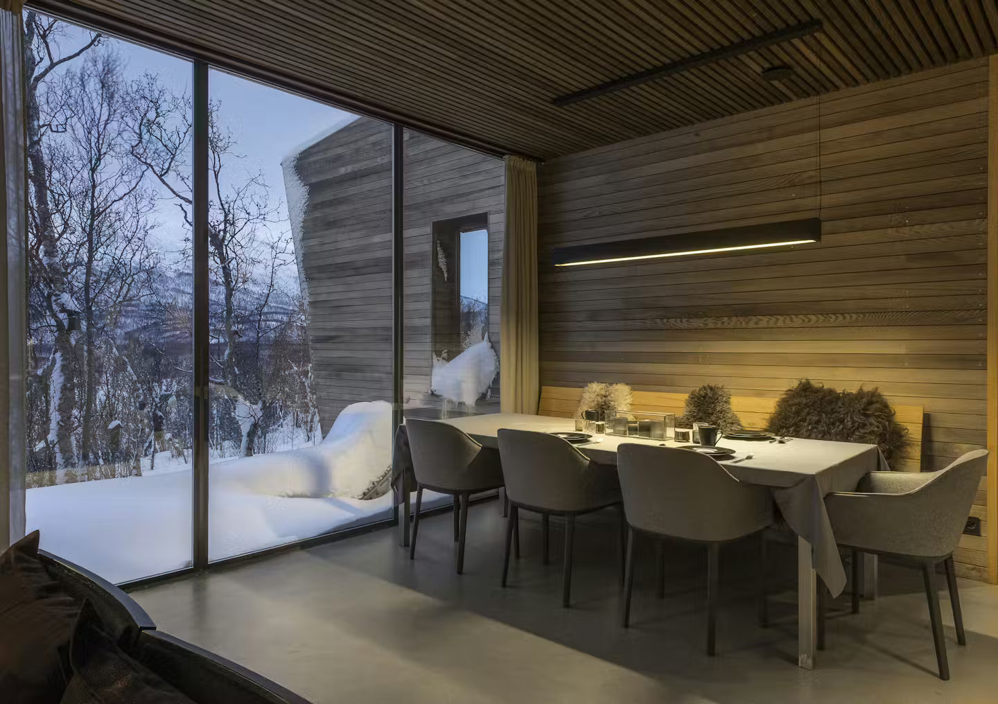 Luxury Modular Tiny Cabin with High Insulation for Glamping & Commercial Resorts